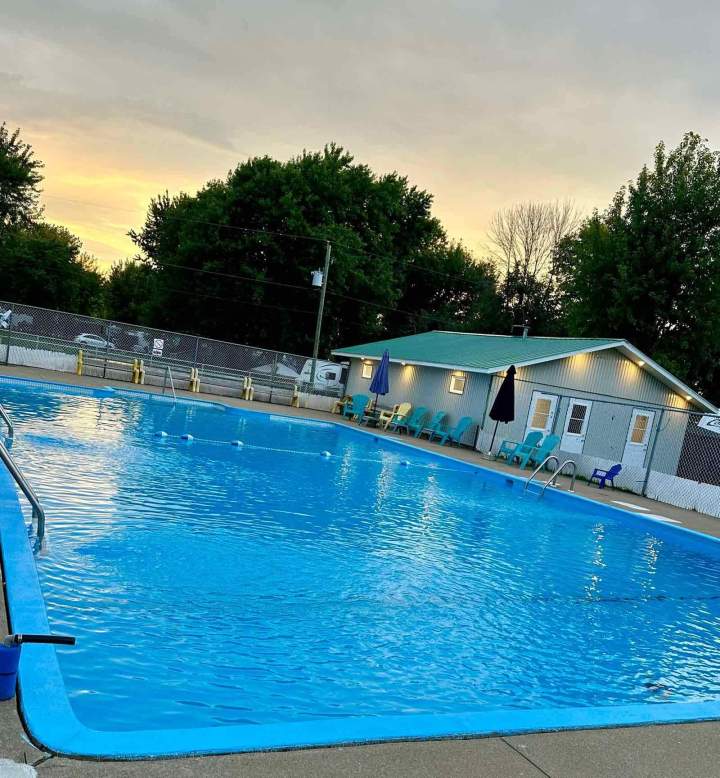 Piscine à Venise-en-Québec
